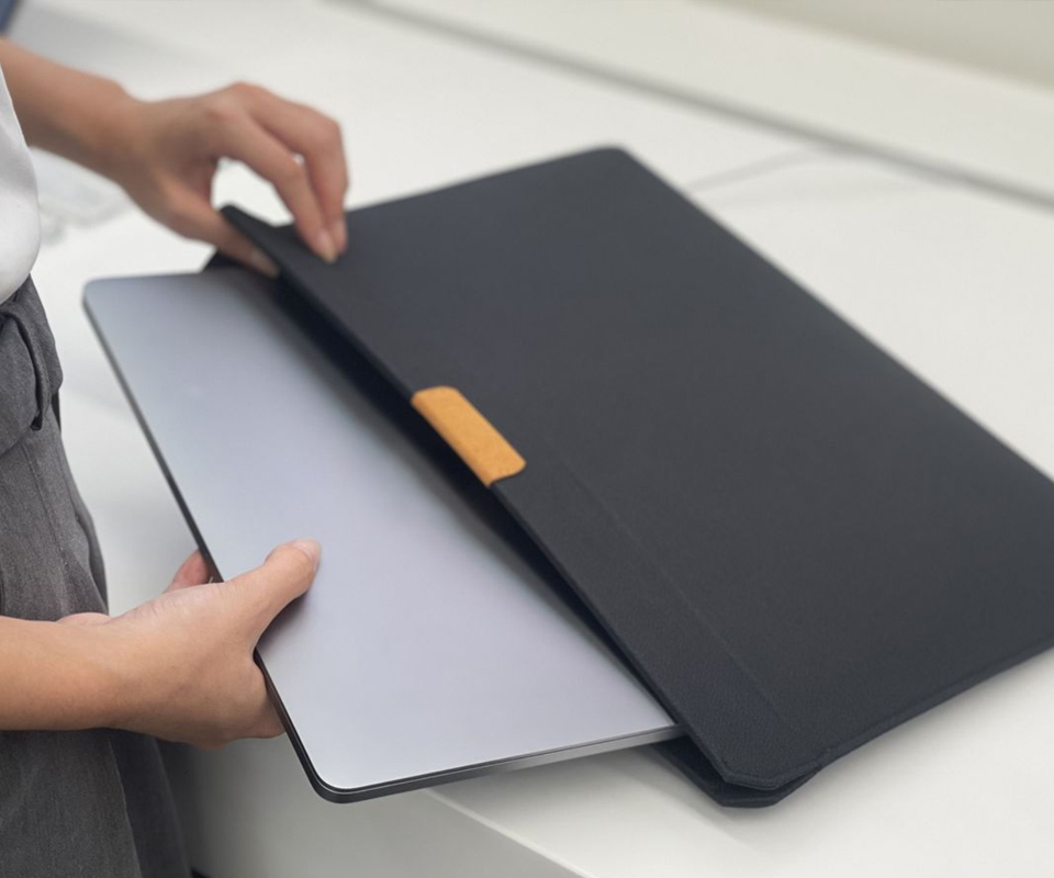 In the realm of laptop accessories, a laptop sleeve is a simple yet essential item. But what exactly is a laptop sleeve? Let's explore this question in detail, covering its basic concept, functions, and also take a look at how Vorkycase, a company with in